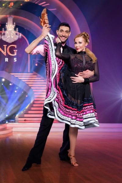 "Dancing Stars 2023": Karina Sarkissova tanzt mit Dimitar Stefanin. (Foto ORF/Hans Leitner, Montage: Gisela Jiresch)