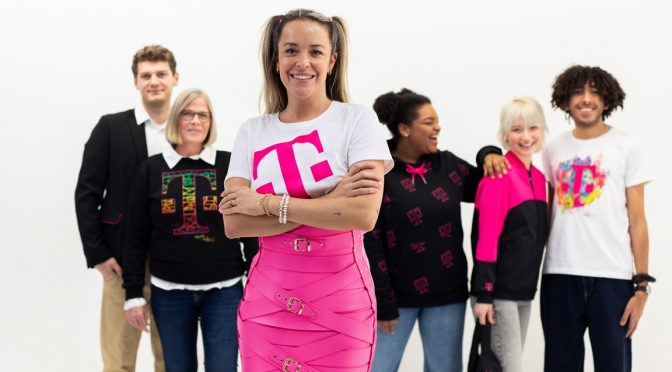 Stardesignerin Marina Hoermanseder kleidet Telekom ein