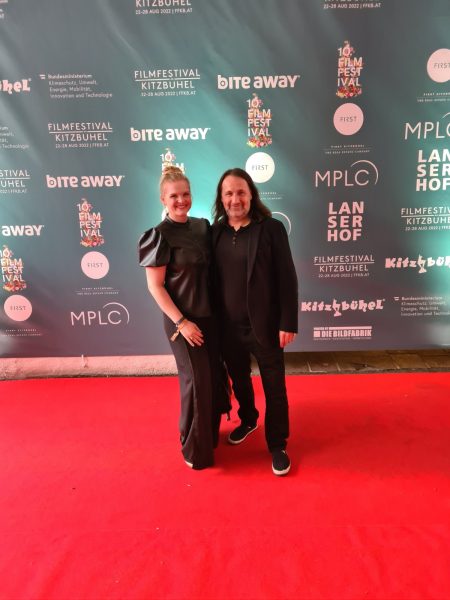 Film "Das Neue Normal" gewann den Publikumspreis beim Filmfestival in Kitzbühel 2022. Oliver Haas mit Schauspielerin und Partnerin Corinna Pumm. (Foto Hedi Grager)