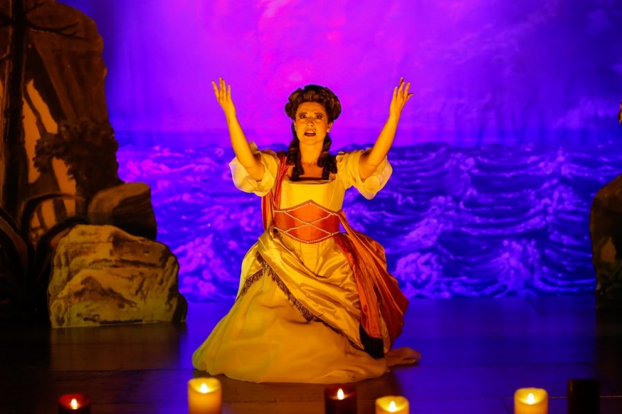 Katharina Adamcyk, im Bild in Ariadne, singt die Cleopatra. (Foto Barbara Palffy)