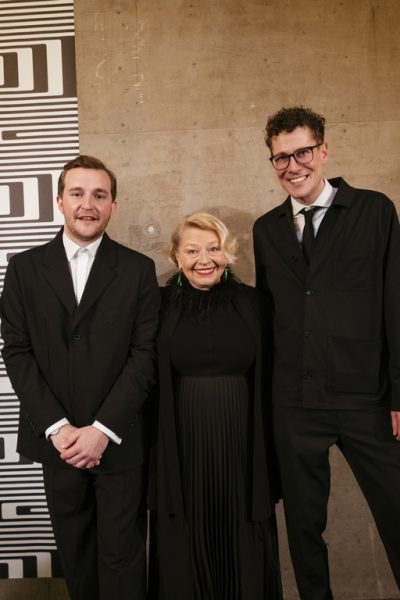Großer Diagonale-Schauspielpreis’23 ging an Schauspielerin Margarethe Tiesel. Im Bild mit Peter Schernhuber und Sebastian Höglinger. (Foto Diagonale / Clara Wildberg)
