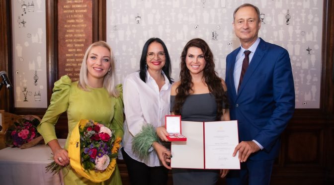 Leona König erhielt Goldenes Ehrenzeichen für Verdienste um die Republik Österreich