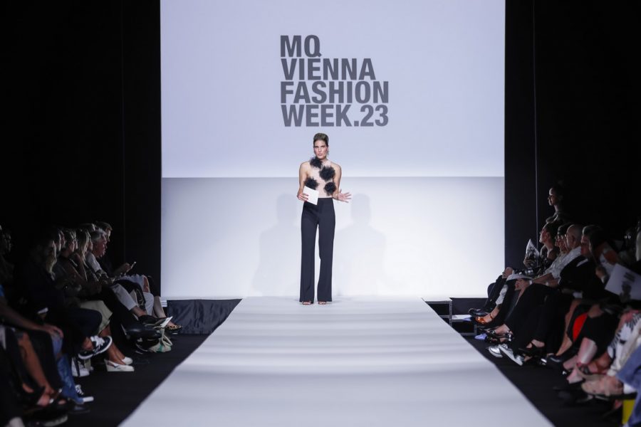 Die Eröffnung der 15. MQ Fashion Week Vienna wurde von Moderatorin Elke Rock moderiert. (Foto Thomas Lerch)
