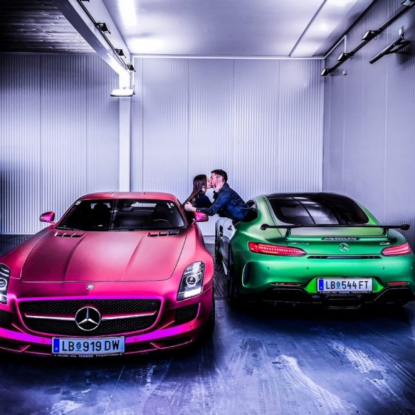 Die beiden Mercedes in den kräftigen Farben sind schon zum Markenzeichen der Temmer's geworden. (Foto zur Verfügung gestellt) 