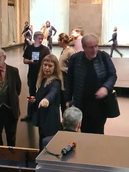 Alice - Eine phantastische Revue - Generalprobe. Kristine Tornquist. Kristine Tornquist, 1965 in Graz geboren, ist Regisseurin und Librettistin, Autorin, Künstlerin. Sie ist Gründerin der Künstlergruppe 31. Mai, des Theaters am Sofa und des sirene Operntheaters. (Foto Hedi Grager)