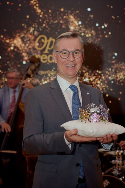 Die funkelnden Krönchen wurden wieder von Stardesignerin Eva Poleschinski entworfen und meisterhaft umgesetzt von Juwelier Klaus Weikhard. (Foto Ralph König)