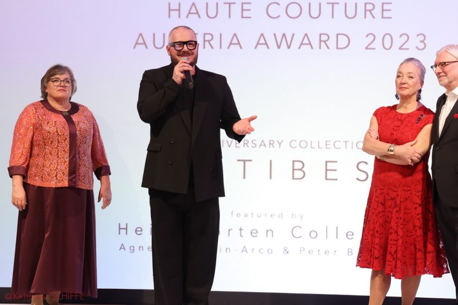Haute Couture Award 2023: Initiatoren Creative Director Wolfgang Reichl und die Bundesinnung Mode & Bekleidungstechnik der Wirtschaftskammer Österreich, unter der Leitung von Bundesinnungsmeisterin KR Christine Schnöll, blicken auf zwei Jahrzehnte Couture „Made in Austria“ zurück. (Foto Katharina Schiffl)