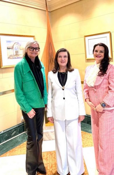 Hedi Grager, Herta Margarete Habsburg Lothringen und Theodora Conte, Unternehmerin, Channelmedium, Hellseherin und Gebetsheilerin, beim Empfang von Harald Glööckler und "Flame of Peace" im Grand Hotel Wien. (Foto zur Verfügung gestellt)