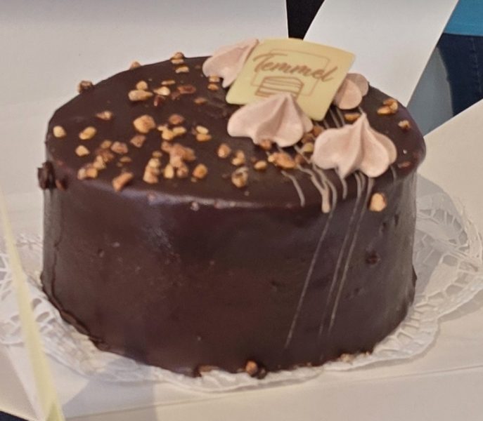 Täglich werden die köstlichen Mehlspeisen und Torten im eigenen Konditoreibetrieb frisch produziert. (Foto Hedi Grager)