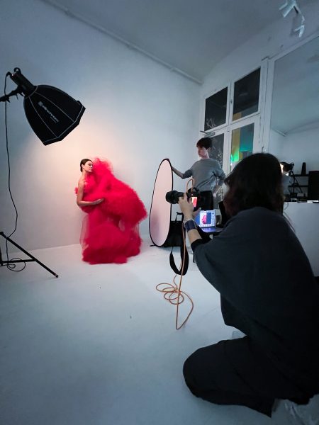 Kampagnenshooting mit Fotografin Sasa Felsbach. Als Model fungiert ihre Tochter Callas, das Outfit stammt von Nikolas Dudek. (Foto creative headz)