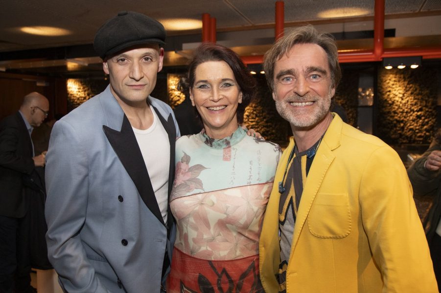 Andie Gabauer holte sich für seinen neuesten Song WOULD YOU CALL THIS LOVE mit Drew Sarich eine weitere kraftvolle Stimme dazu. Drew Sarich, Maya Hakvoort und Andie Gabauer. (Foto Jürgen Hammerschmid)