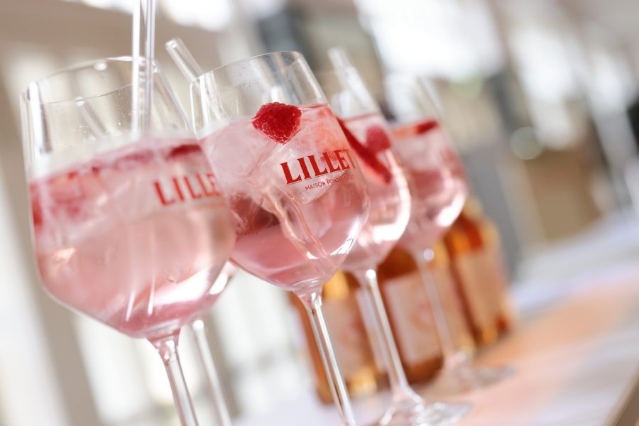 LILLET: Female Empowerment ist tief in der Geschichte der Marke verankert: Seit der Gründung im Jahr 1872 stellt die Maison Lillet Frauen in den Mittelpunkt der Kommunikation. (Foto Les Ateliers LILLET)