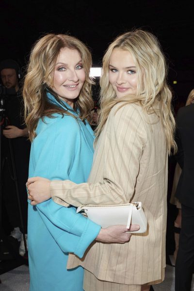 Helmut Schlotterer, Vorsitzender der Geschäftsführung, Gründer und Inhaber&nbsp;von Marc Cain, setzte wieder auf Mutter-Tochter-Duos und so waren auch Frauke&nbsp;Ludowig und Tochter Nele wieder zu Gast bei der Show. (Foto Marc Cain)