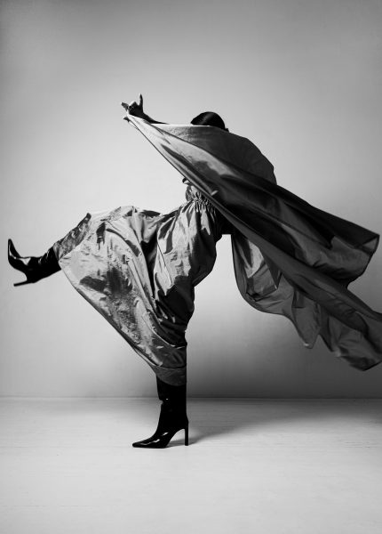 Kampagnenshooting mit Fotografin Sasa Felsbach. Als Model fungiert ihre Tochter Callas, Outfit von Sabine Karner. (Foto Sasa Felsbach)