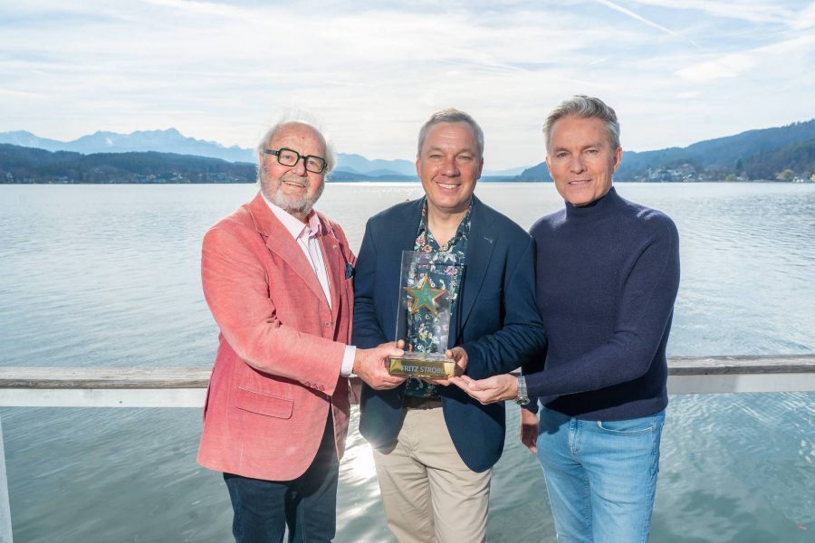 Werzers Saisonopening 2024: Hans-Werner Frömmel, Gewinner des "Goldenen Werzers Award“ Fritz Strobl und Moderator Alfons Haider. (Foto Andreas Tischler)