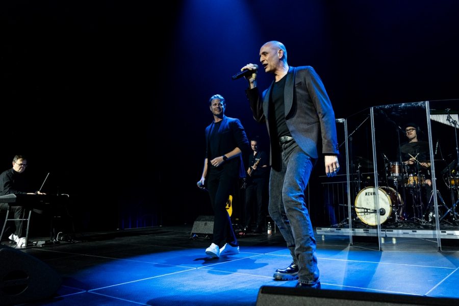 Der Abend zugunsten des Kinderhilfe Haus Graz führte das Publikum durch eine Vielzahl von Musical-Klassikern. Im Bild: die Musicalstars Drew Sarich und Mark Seibert. (Foto Barbara Zapfl)
