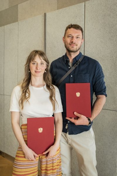 Ein Preis ging an Felix Krisai und Pipi Fröstl für "Strangers Like Us". (Foto Diagonale / Miriam Ranebuger)