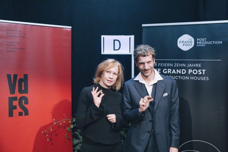 Schauspiel-Preise für Birgit Minichmayr und Voodoo Jürgens. Minichmayr beendete ihre Dankesrede mit den Worten: „Zugegeben, für mich war Maria Lassnig manchmal eine harte Nuss.“ (Foto Harald Wawrzyniak)
