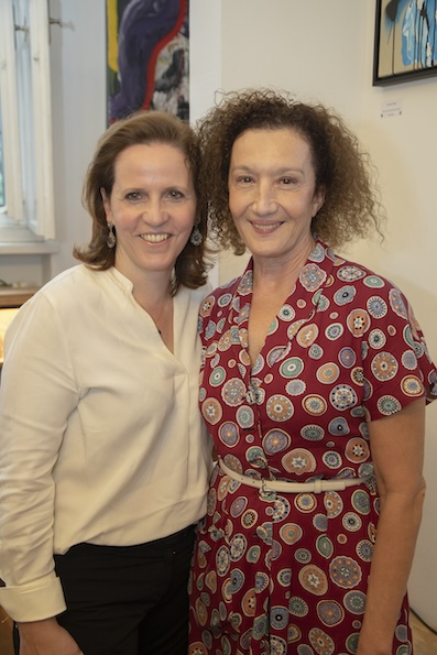 "Wir sind begeistert, wie unterschiedlich die Ansätze der AutorInnen sind,“ sagt Sylvia Vana, Leiterin der Förderung FISA – Filmstandort Austria Sylvia Vana. Im Bild mit Konstanze Breitebner. (Foto Jürgen Hammerschmid)