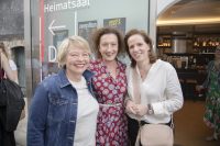 Margarete Tiesel, Konstanze Breitebner und die Leiterin der Förderung FISA – Filmstandort Austria Sylvia Vana. (Foto Jürgen Hammerschmid)