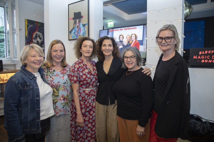 Großartige Schauspielerinnen setzen sich für Darstellerinnen über 55 Jahren ein:&nbsp;Susi Stach, Konstanze Breitebner, Margarete Tiesel, Proschat Madani, Barbara Spitz und Journalistin Hedi Grager. (Foto Jürgen Hammerschmid)