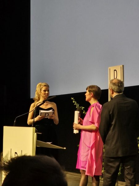 Durch den Eröffnungsabend führte sehr charmant Hilde Dalik. (Foto Hedi Grager)