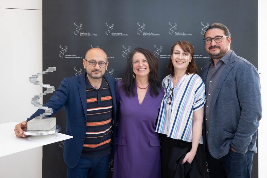 Thomas W. Kiennast (re) inszeniert den 14. Österreichischen Filmpreis 2024. Im Bild GF Katharina Albrecht und Arash T. Riahi. Präsidentschaft der Akademie des Österreichischen Films. (Foto eSeL.at - Lorenz Seidler)