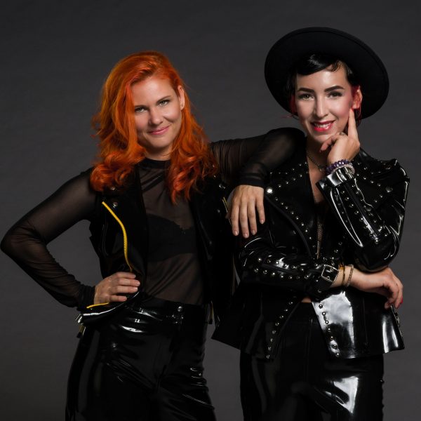 Die Designerinnen&nbsp;Katrin Vavra und Tina Ferguson. Mit ihrem Label Epic Couture stehen sie für mutige und zukunftsorientierte Mode. (Foto Stephan Doleschal)