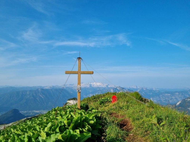 Gipfelkreuz Bräuning Zinken nördlich vom Altausseer See. (Foto Reinhard A. Sudy) 