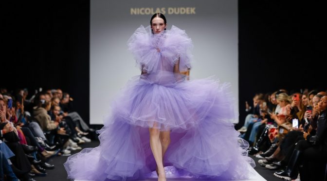 Nicolas Dudek begeistert bei der Vienna Fashion Week 2024 mit „Le Jardin Fleuri“