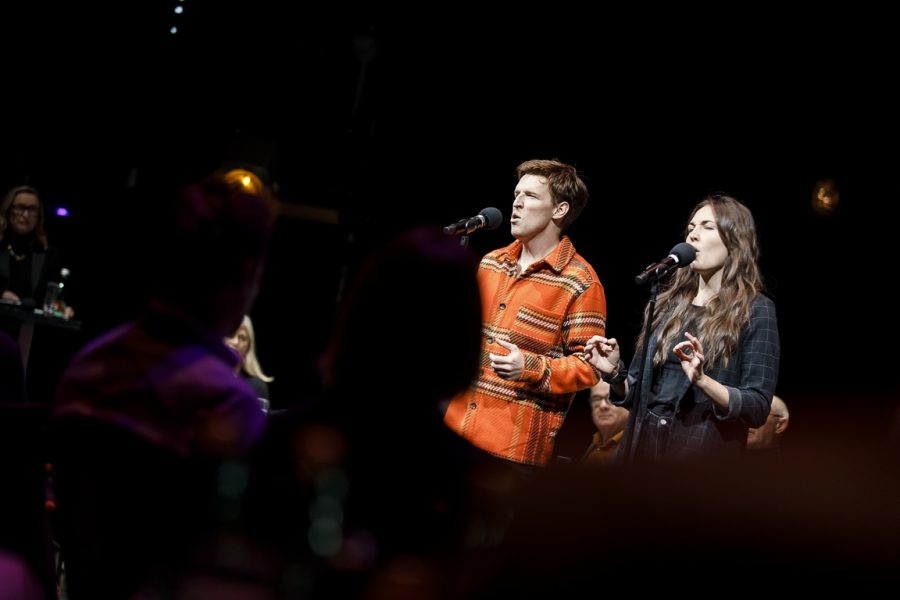Highlight des Vormittags war die kreative Performance des Poetry-Slam-Duos Lisa Rothhardt und Christoph Steiner. (Foto Thomas Luef / Bühnen Graz)
