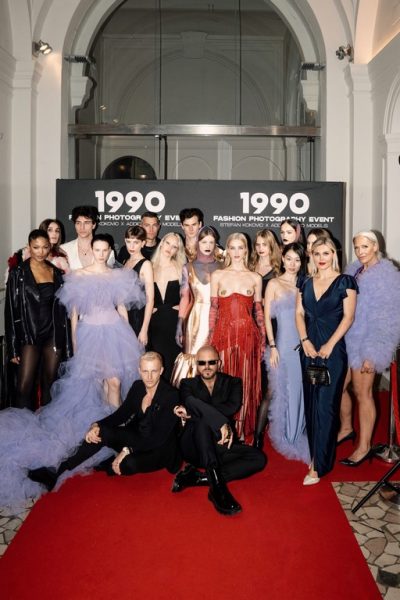 Es war eine bunte und illustre Gästeschar, die im Palais Festetics Stefan Kokovic und seine neueste Ausstellung „1990“ feierte. (Foto Viktoria Scherr)