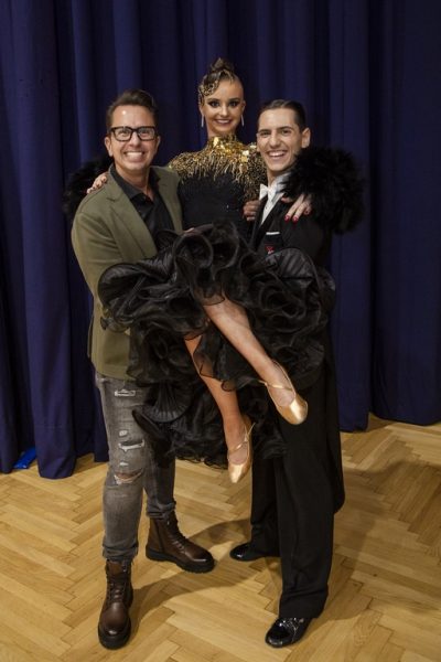 Die Tanzsporttalente Linda Lachmuth (15) und Tamas Kiss (19) vertraten am Wochenende Österreich international als auch national. Chris Lachmuth, Linda Lachmuth und Tamas Kiss. (Foto Jürgen Hammerschmid)