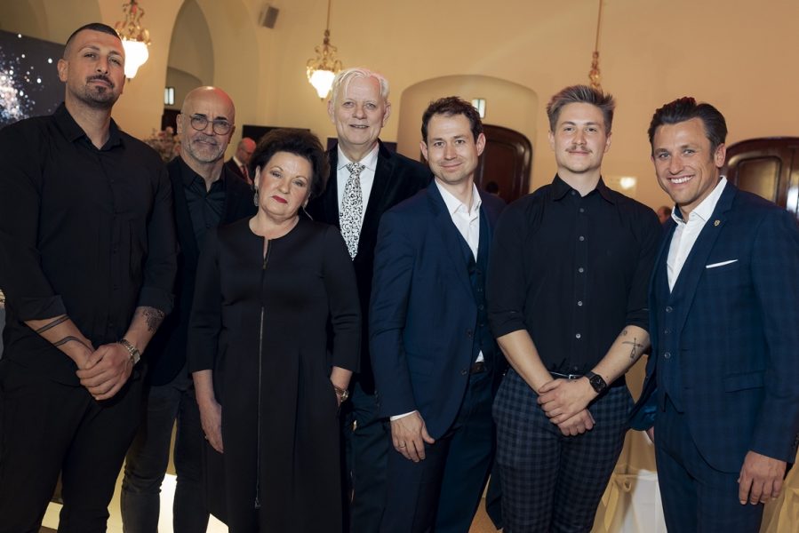 Prolog zur Opernredoute 2025: Gastronomen-Team und Waltraud Hutter GenussHauptstadt. (Foto Marija Kanižaj Photography)