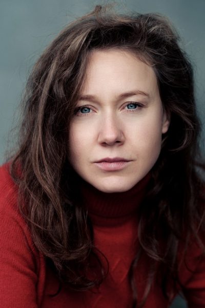 Ihr Interesse für komödiantische Figuren sowie ihr Spektrum an deutschen Dialekten bewies Katharina Leonore Goebel seit Oktober 2021 in der NDR-Satiresendung „Extra 3“. (Foto Jana Laemmerer)