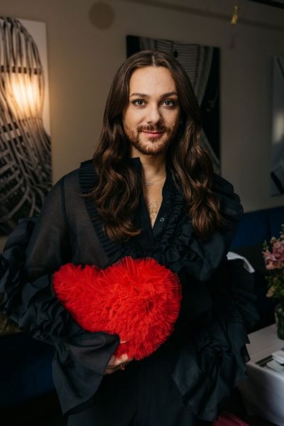 Der Entertainer unterstützt aktuell das Programm "Liebe ohne Gewalt". (Foto Max Menning für YSL Beauty LOG) 