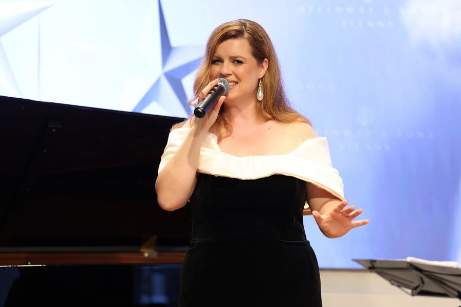 Die vielseitige Künstlerin Simone Kopmajer & Band präsentierte ihr neuestesAlbum „HOME FOR CHRISTMAS“. (Foto Katharina Schiffl)