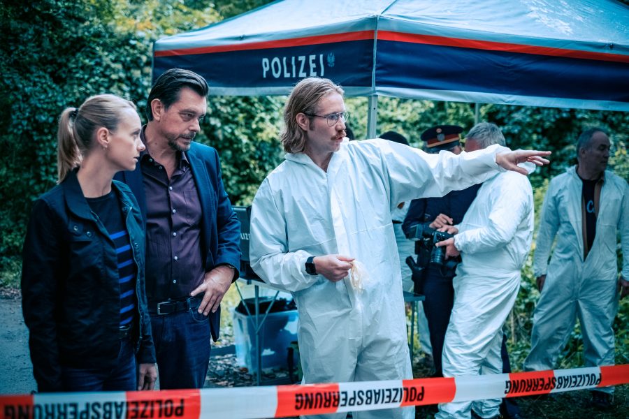 Steirergift - Im Bild: Anna Unterberger (Anni Sulmtaler), Hary Prinz (Sascha Bergmann), Christoph Kohlbacher (Bernd Kofler). (Foto ORF/Allegro Film/Toni Muhr)