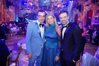 Thomas Klein, Almdudler-Geschäftsführer, mit Karin Schmidt, Vorstand Ronald McDonald Kinderhilfe, und Schauspieler Jakob Seeböck. (Foto Andreas Tischler)