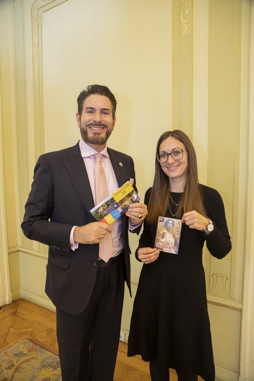 Mit dem Rahmenprogramm KulturBURG bringt Clemens Unterreiner führende Kulturgrößen nach Gars. Im Bild mit Bianca Erlinger. (Foto Jürgen Hammerschmid)