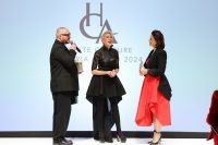 Icon Award Übergabe an Heather Mills mit Wolfgang Reichl und Sabine Apfolterer. (Foto Katharina Schiffl)