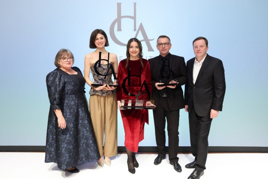 Haute Couture Austria Award 2024: Christine Schnöll, Lena Buhl, Elke Acs, Andreas Anibas und Wolfgang Muth. (Foto Katharina Schiffl)