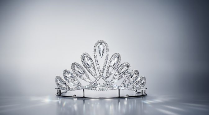 SWAROVSKI PRÄSENTIERT DIE FUNKELNDE TIARA FÜR DEN WIENER OPERNBALL 2025