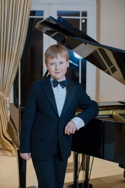 Dreamland with Yury Revich für UNICEF. Der jüngste Teilnehmer ist der Künstler Aleksandr Rybin. (Foto von Dreamland zur Verfügung gestellt)