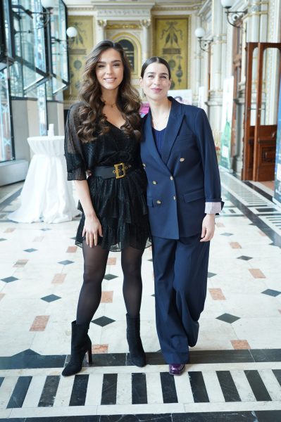 Opernstar Asmik Grigorian und Artistin Lili Paul-Roncalli, beide Global Ambassadors des österreichischen Marktführers für Augenbrauen- und Wimpernfarbe. (Foto Andreas Tischler)