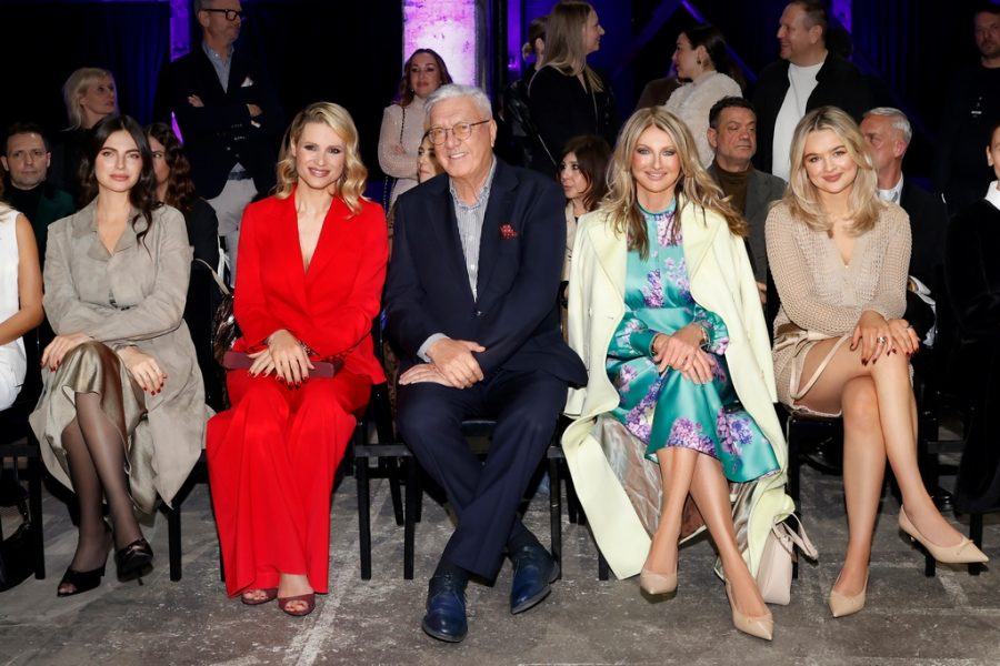 Fashion Week Berlin - Marc Cain präsentierte seine Kollektion „A Parallel Universe“: Kelly Piquet und Michelle Hunziker, Helmut Schlotterer, Frauke Ludowig and Nele Ludowig. (Photo by Franziska Krug/Getty Images for Marc Cain)