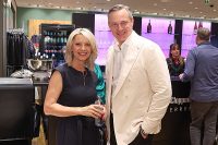 Ball Fashion Night P&C: Martina Dutzler, CFO P&C), und Peter Cserny, Director Weltstadthäuser Wien. (Foto Katharina Schiffl)