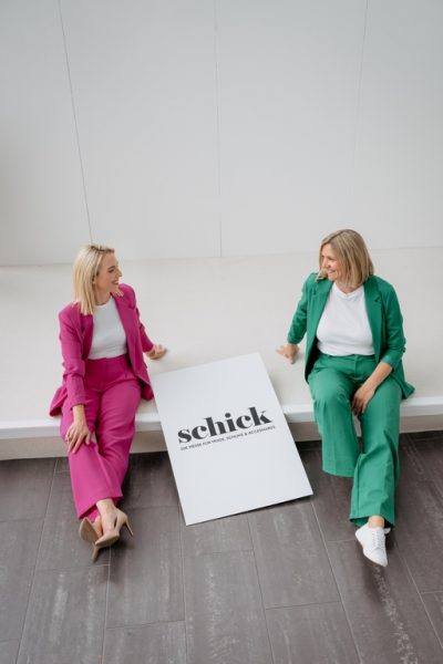 „Mit der SCHICK schaffen wir nicht nur eine zentrale Orderplattform, sondern auch ein inspirierendes Messeerlebnis", so die MesseleiterinnenKatharina Krassnitzer und Elisabeth Kreuzberger.&nbsp;(Foto Brandboxx Salzburg)