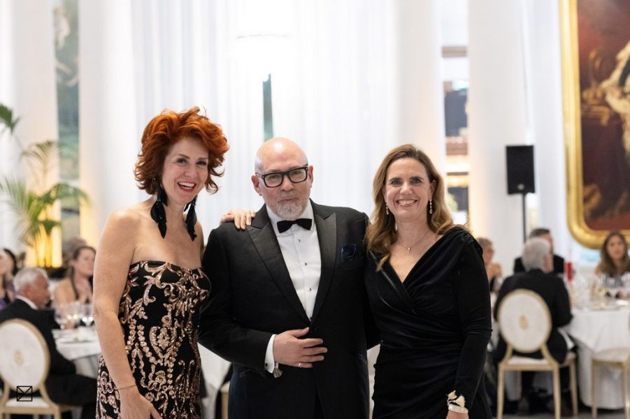 Erster Grand Bal Viennois im Hotel Le Negresco: Sopranistin Amy Christianna Blake, Dirigent Matt Dunkley, Produzentin Sandra Tomek. (Foto Enzo Ruby)