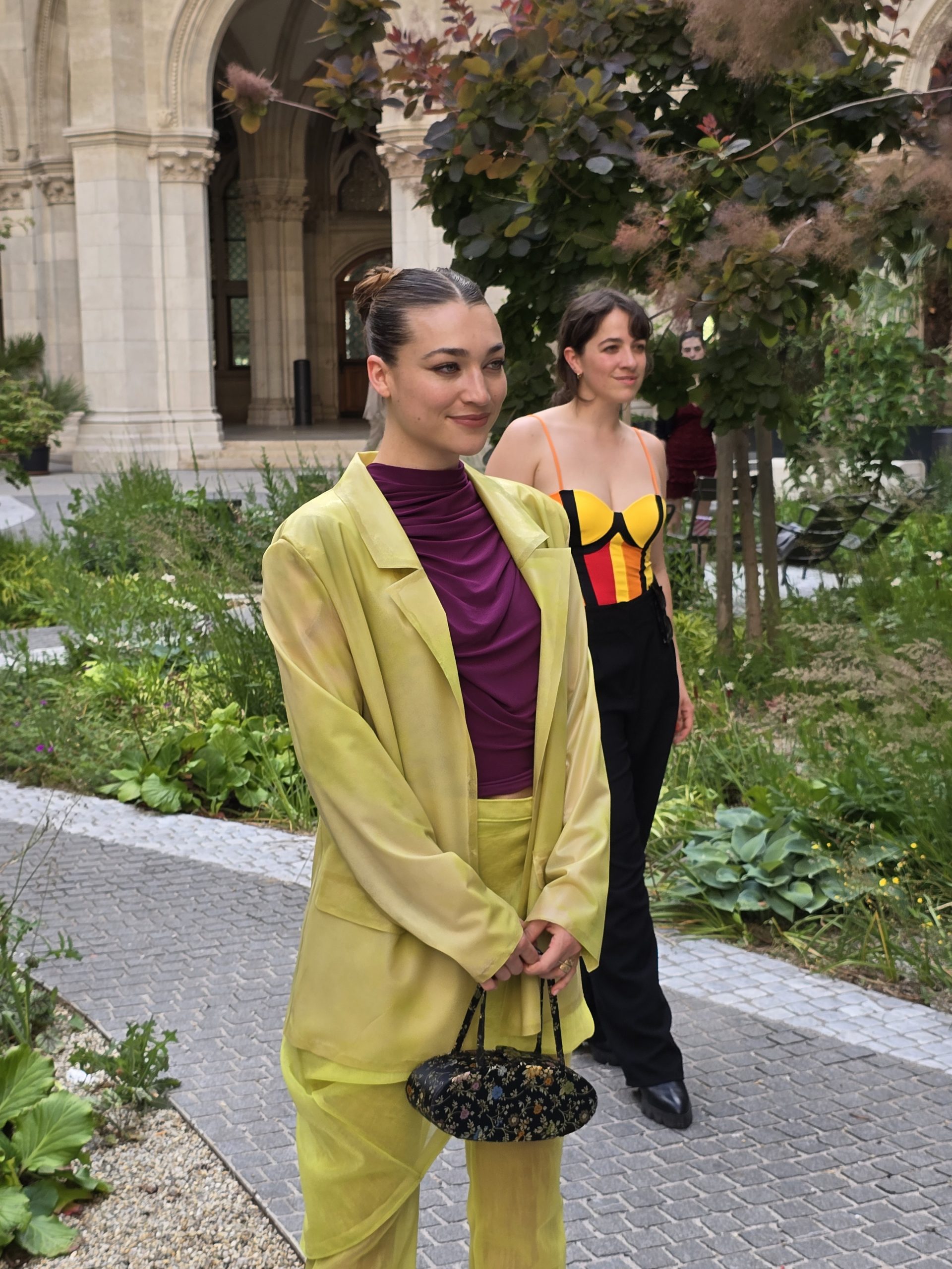 Antonia Moretti bei der Österreichischen Filmpreis Gala 2024 im Wiener Rathaus. Im Hintergrund Judith Altenberger. (Foto Hedi Grager)